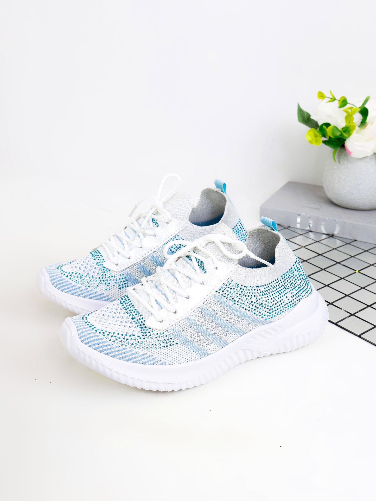 TENIS TIPO MEDIA BRILLANTE