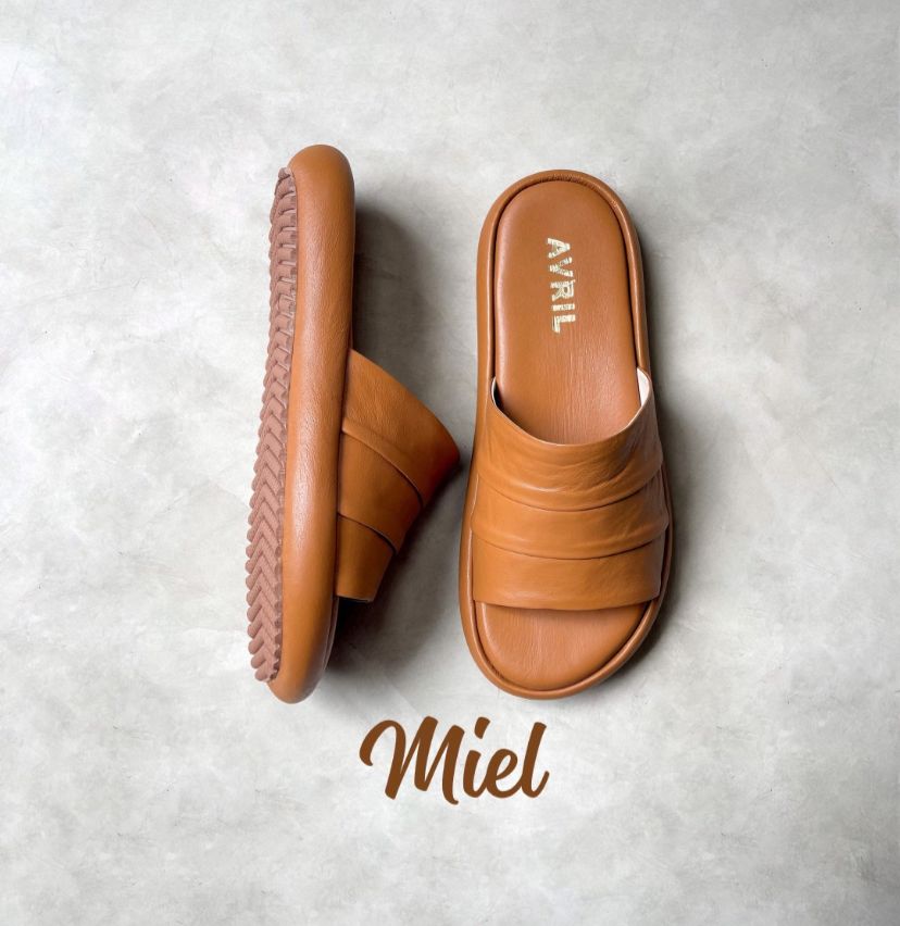 SANDALIA EN CUERO FLORESTA